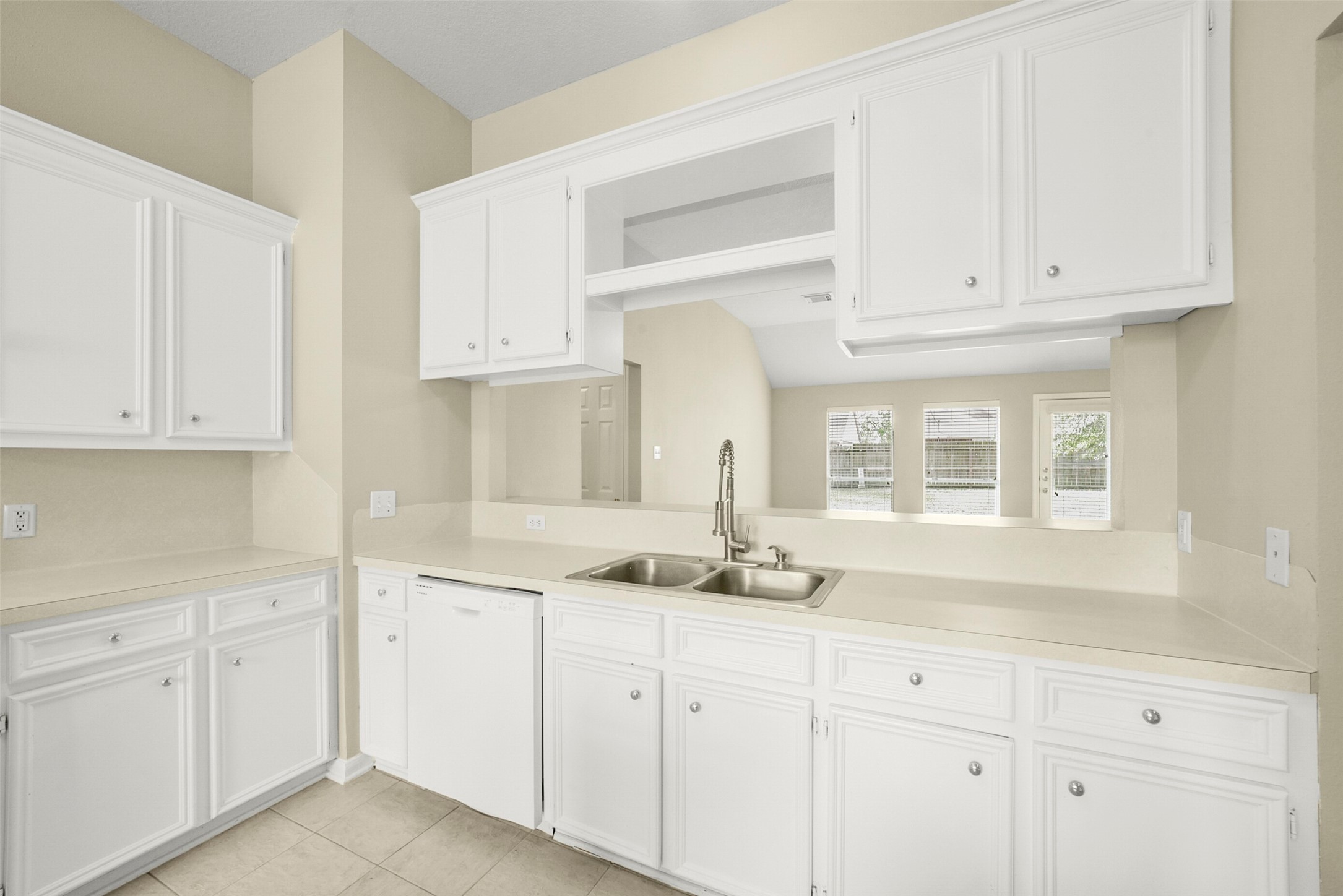 1748 Hazelwood Street Conroe, TX 77301 - Photo 10 of 33