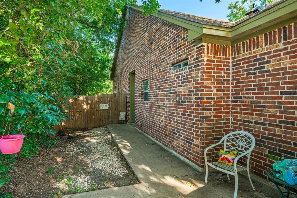 103 Del Rio Avenue, Unit B Benbrook, TX 76126 - Photo 5 of 31