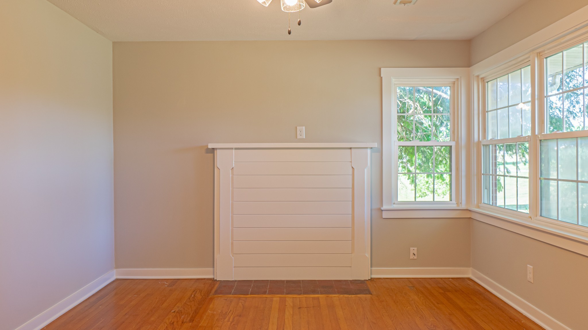 299 Piper Road Portland, TN 37148 - Photo 13 of 34 an empty room with wooden floor and windows