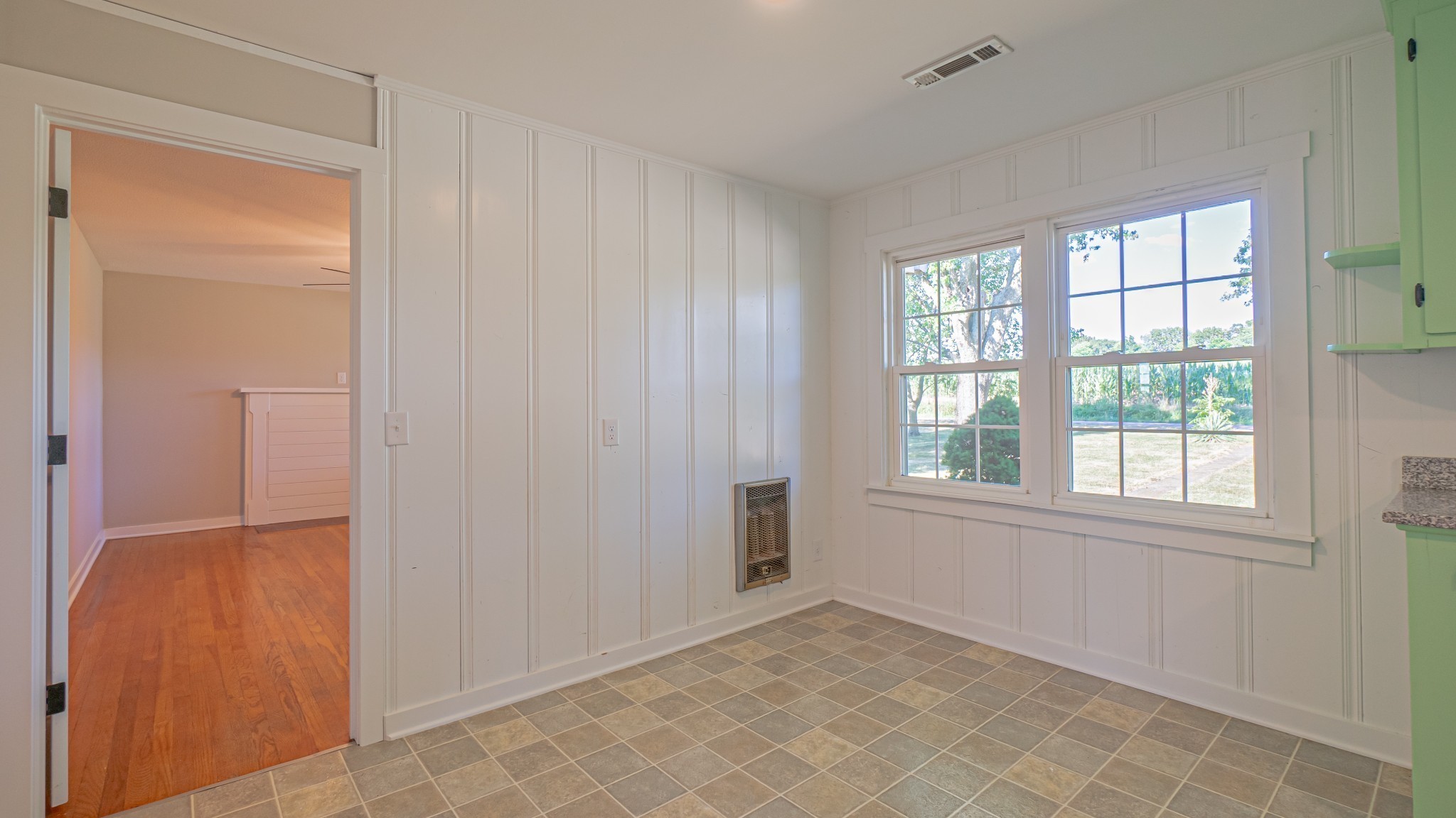 299 Piper Road Portland, TN 37148 - Photo 18 of 34 an empty room with windows