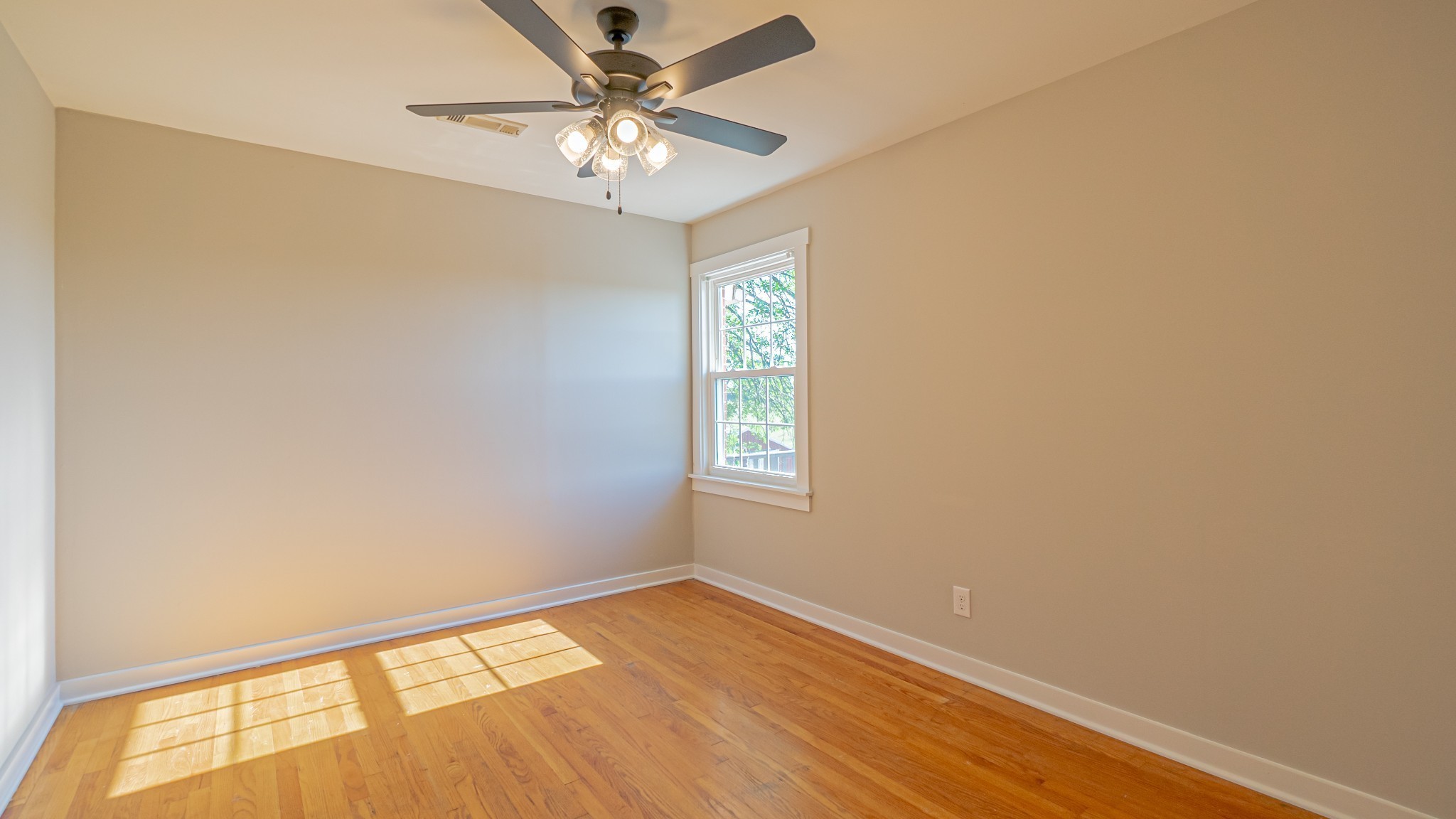 299 Piper Road Portland, TN 37148 - Photo 20 of 34 an empty room with a window