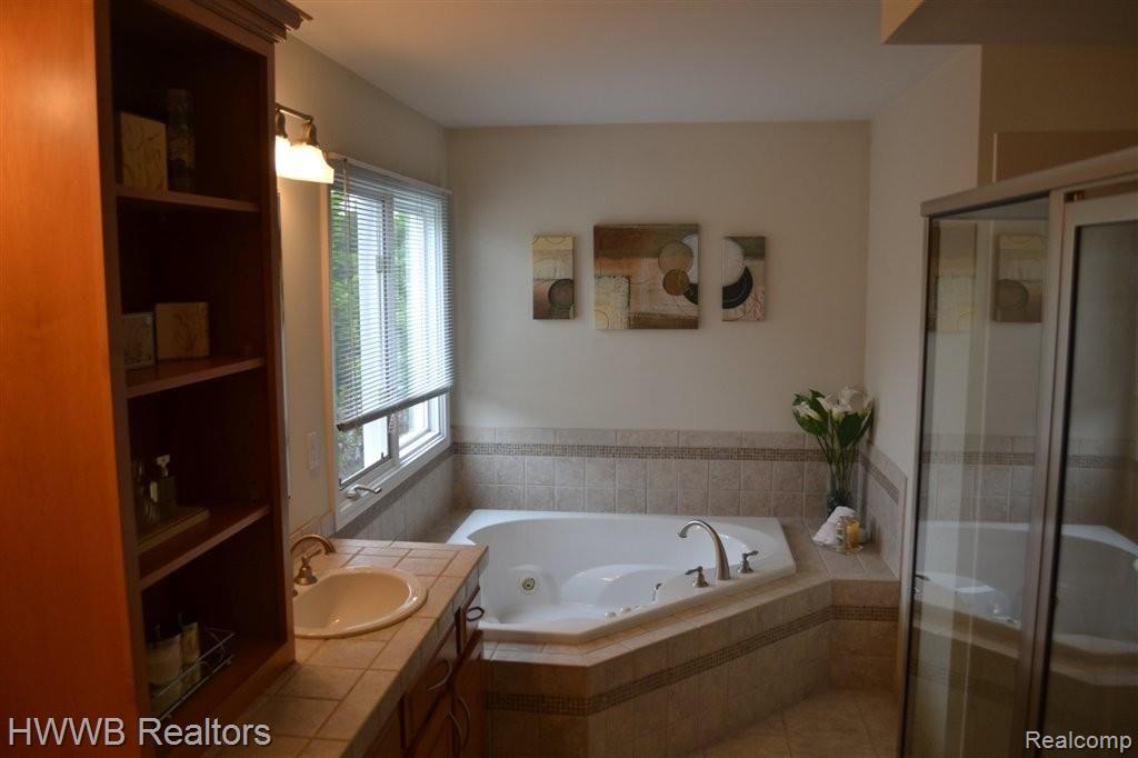 1226 Tulberry Circle Rochester, MI 48306 - Photo 14 of 24 Master Bath