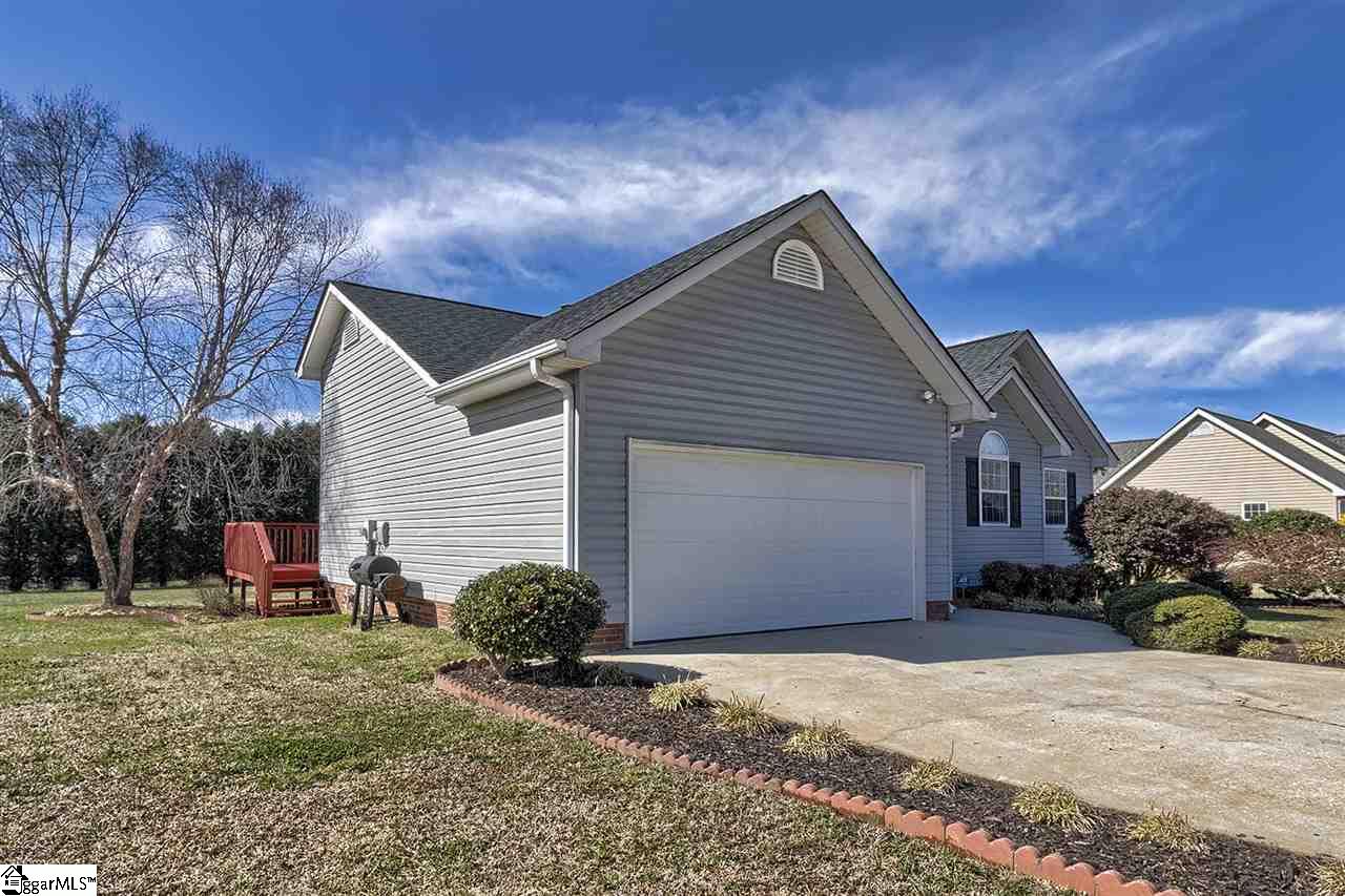 1226 Durham Road Piedmont, SC 29673 - Photo 3 of 29