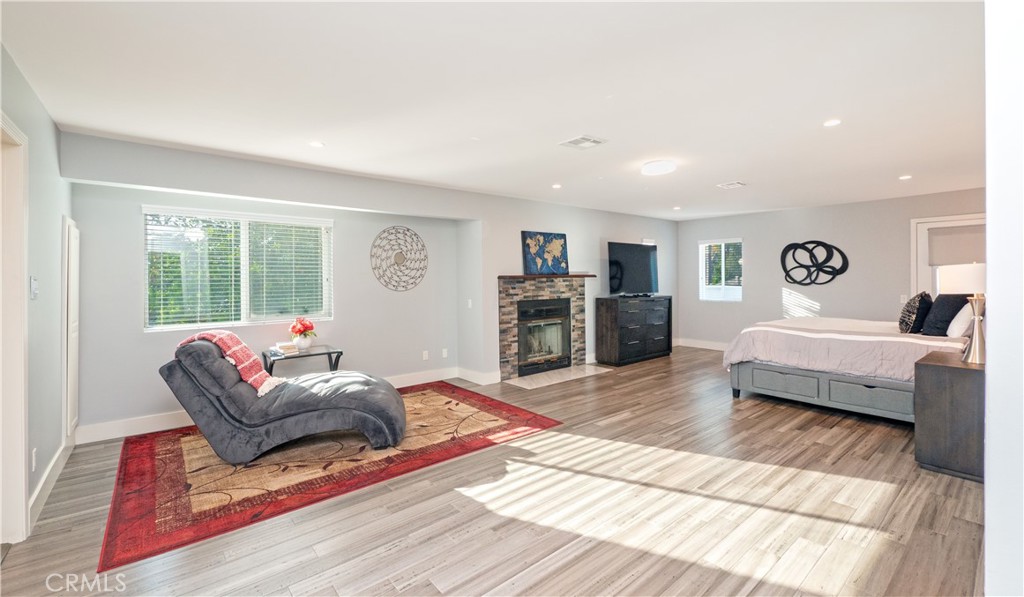 1310 Coronet Drive Riverside, CA 92506 - Photo 18 of 59 Primary suite over 500 square foot
