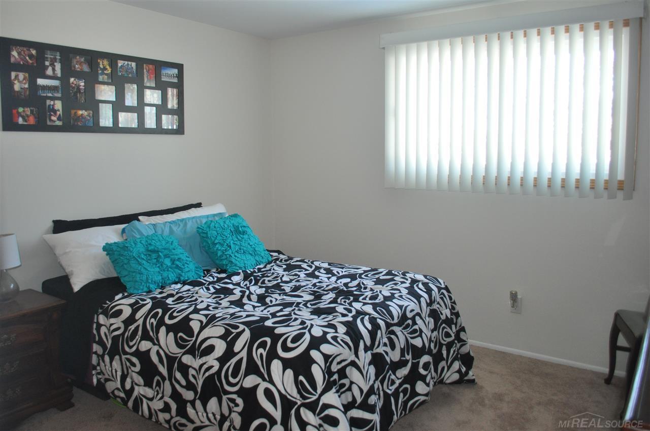 7041 Hatchery Road Waterford, MI 48327 - Photo 28 of 35 31367714-27.JPG
