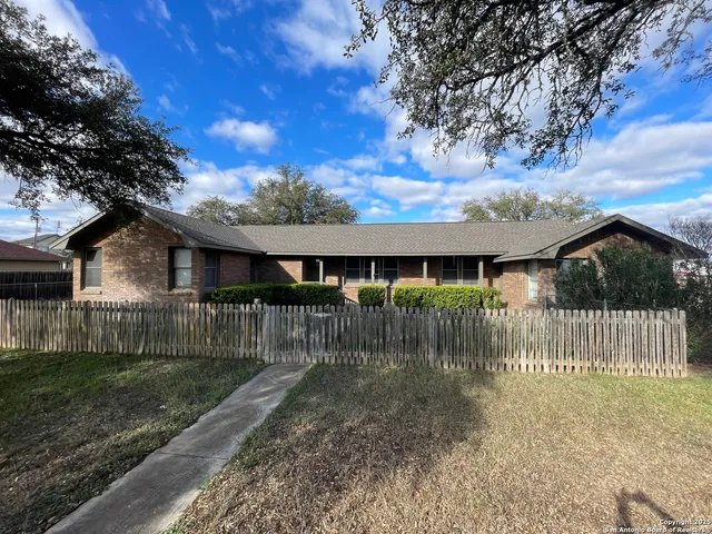 $248,000 | 506 30th Street, Hondo, TX 78861