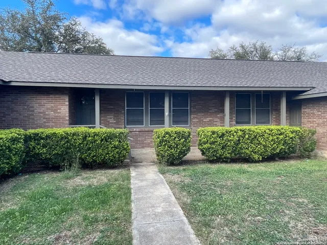 $248,000 | 506 30th Street, Hondo, TX 78861