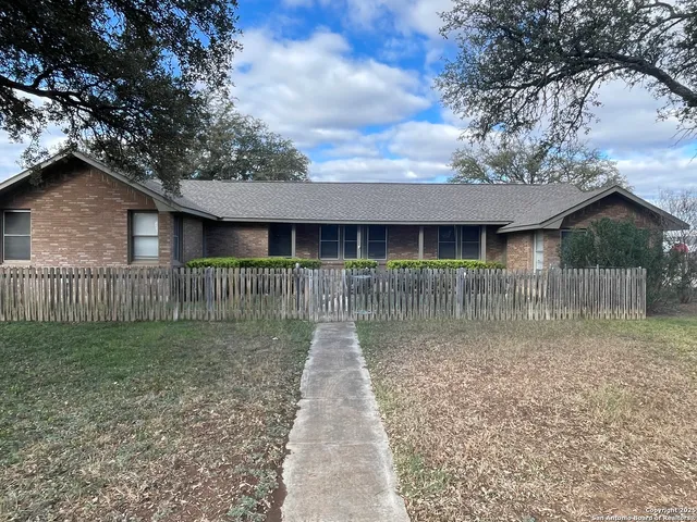 $248,000 | 506 30th Street, Hondo, TX 78861