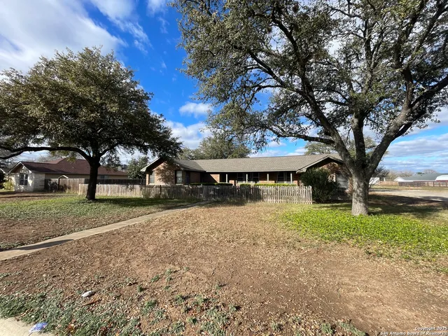 $248,000 | 506 30th Street, Hondo, TX 78861
