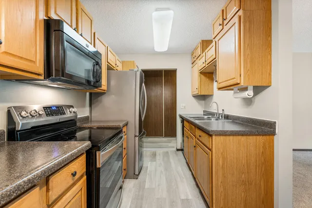 $109,900 | 2011 East 122nd Street, Unit D24, Burnsville, MN 55337