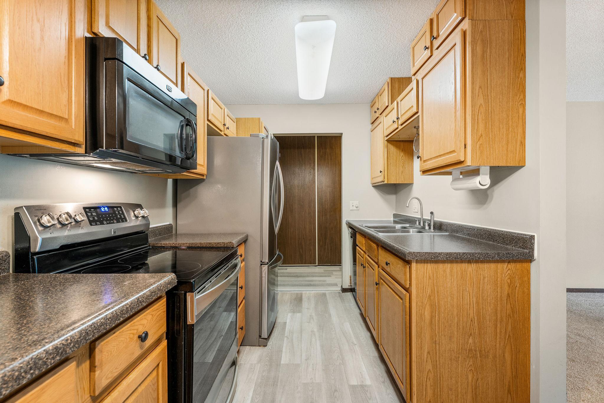 2011 East 122nd Street, Unit D24 Burnsville, MN 55337 - Photo 2 of 29