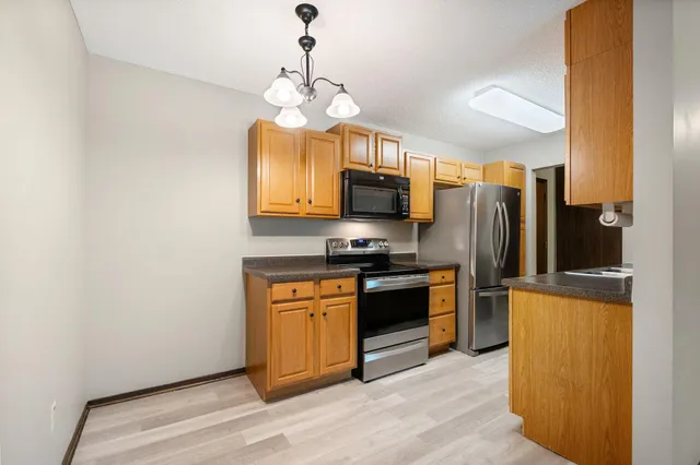 $109,900 | 2011 East 122nd Street, Unit D24, Burnsville, MN 55337