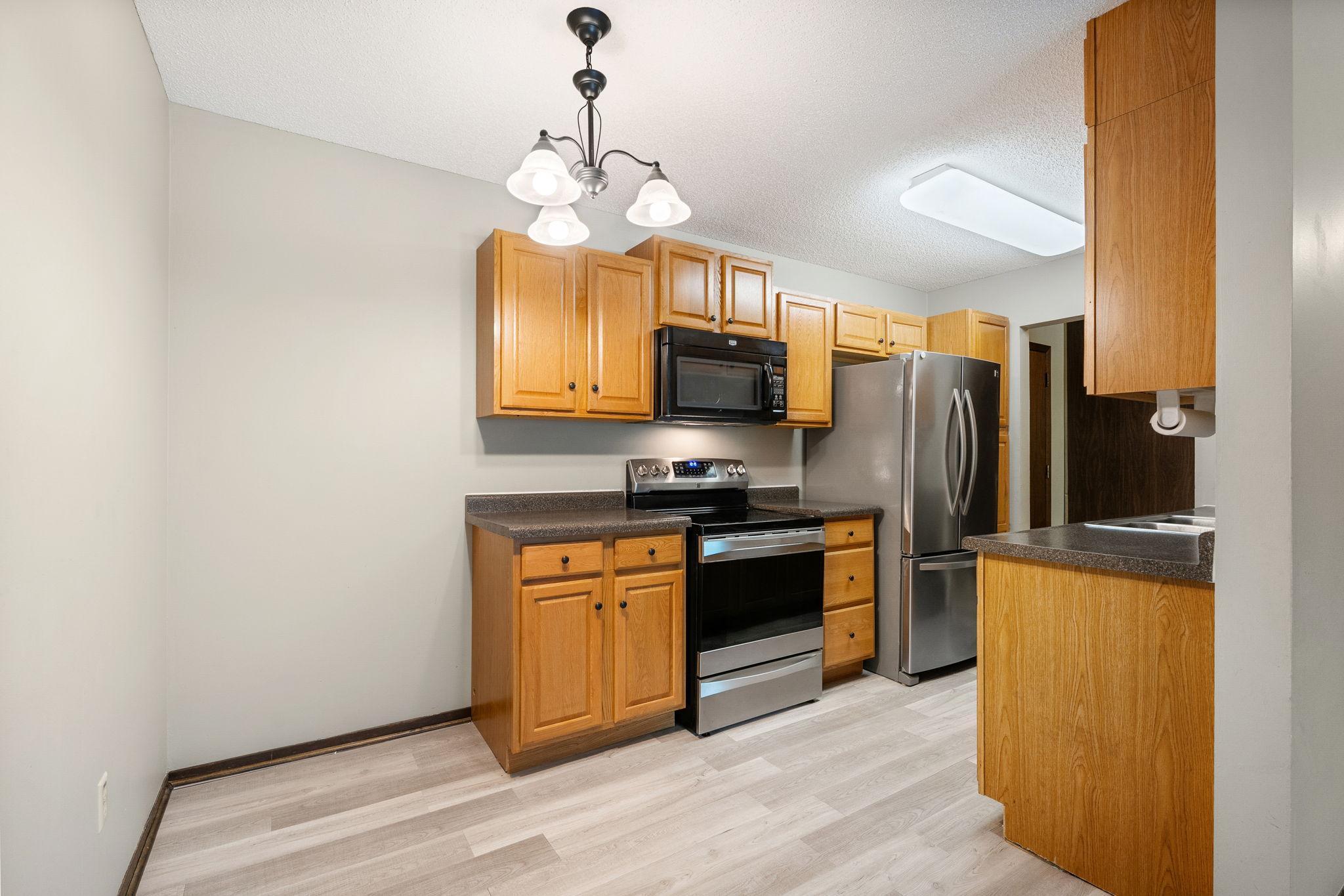 2011 East 122nd Street, Unit D24 Burnsville, MN 55337 - Photo 3 of 29