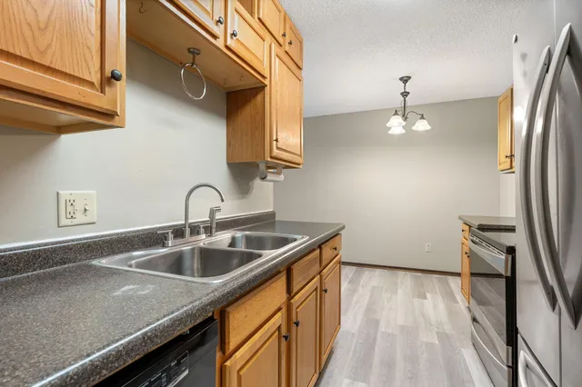 $109,900 | 2011 East 122nd Street, Unit D24, Burnsville, MN 55337