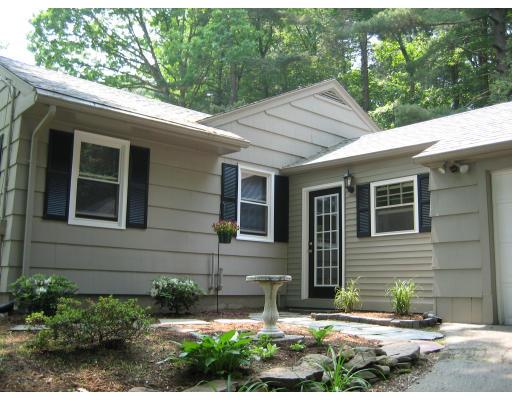 523 Forest Hills Road Springfield, MA 01128 - Photo 2 of 10