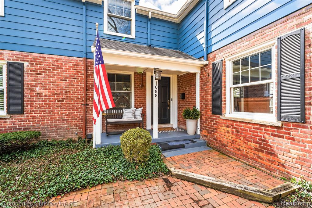 1088 Rivenoak Street Birmingham, MI 48009 - Photo 2 of 45 Gallery Image 2
