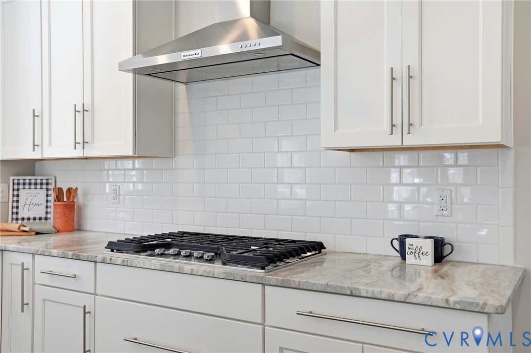 12050 Cameron Creek Road Glen Allen, VA 23059 - Photo 8 of 36 Gourmet Cooktop with Stainless Hood