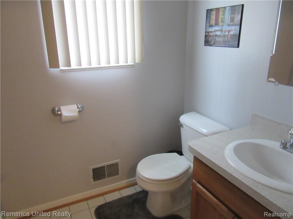 19941 Inkster Road Livonia, MI 48152 - Photo 13 of 25