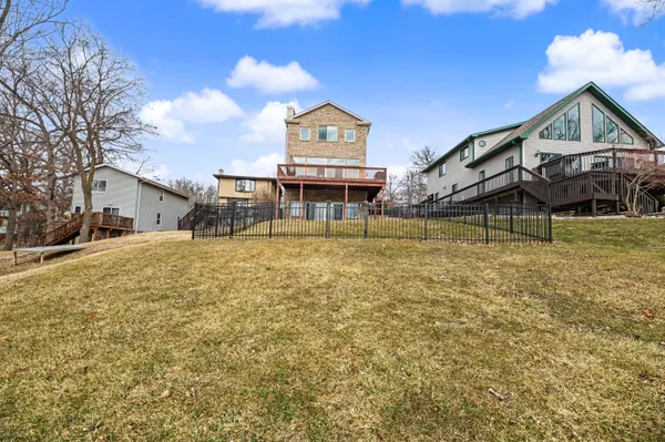 $1,150,000 | 29149 White Oak Lane, Waterford, WI 53185