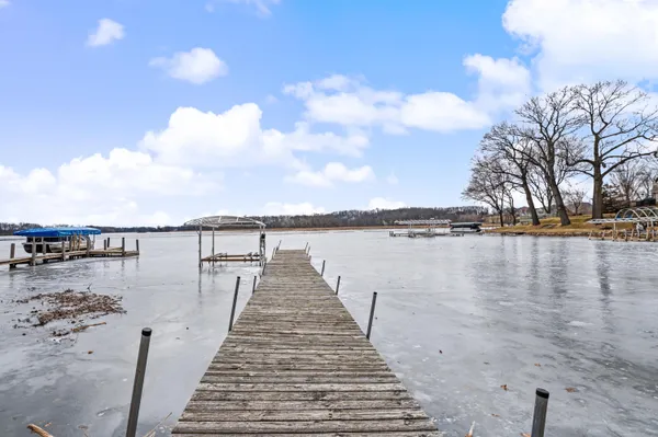 $1,150,000 | 29149 White Oak Lane, Waterford, WI 53185