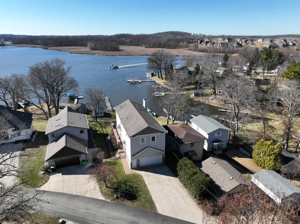 $1,150,000 | 29149 White Oak Lane, Waterford, WI 53185