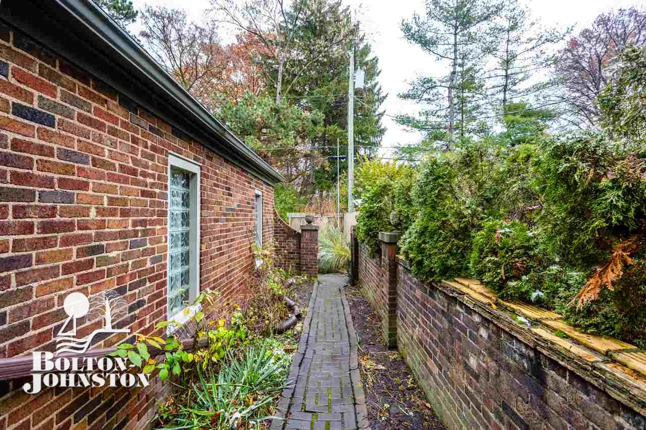 590 Barrington Road Grosse Pointe, MI 48230 - Photo 51 of 63 31365701-50.JPG