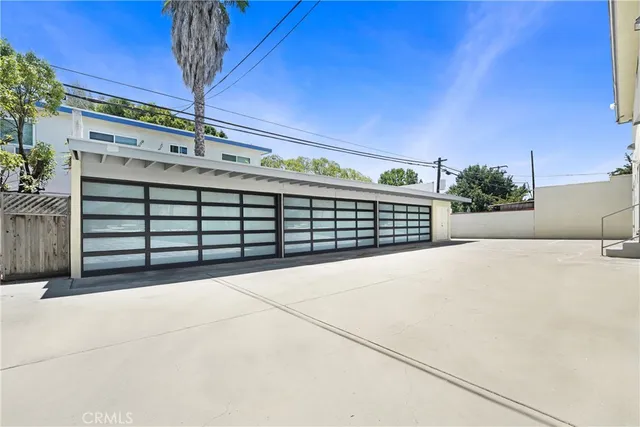 $2,700,000 | 12044 Washington Boulevard, Los Angeles, CA 90066