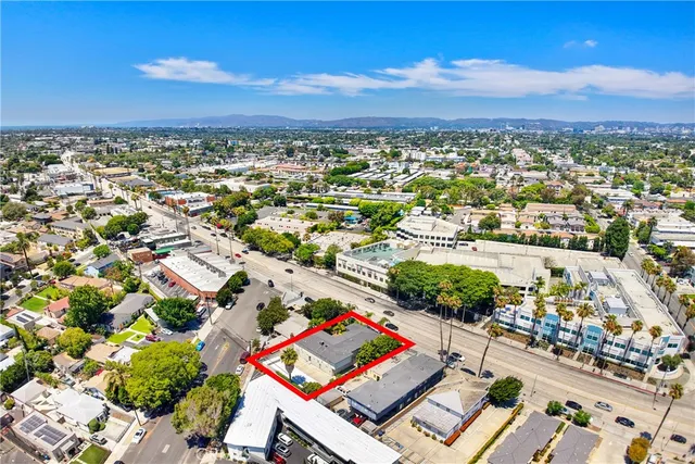 $2,700,000 | 12044 Washington Boulevard, Los Angeles, CA 90066