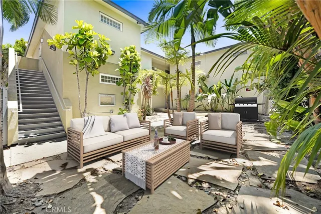 $2,700,000 | 12044 Washington Boulevard, Los Angeles, CA 90066