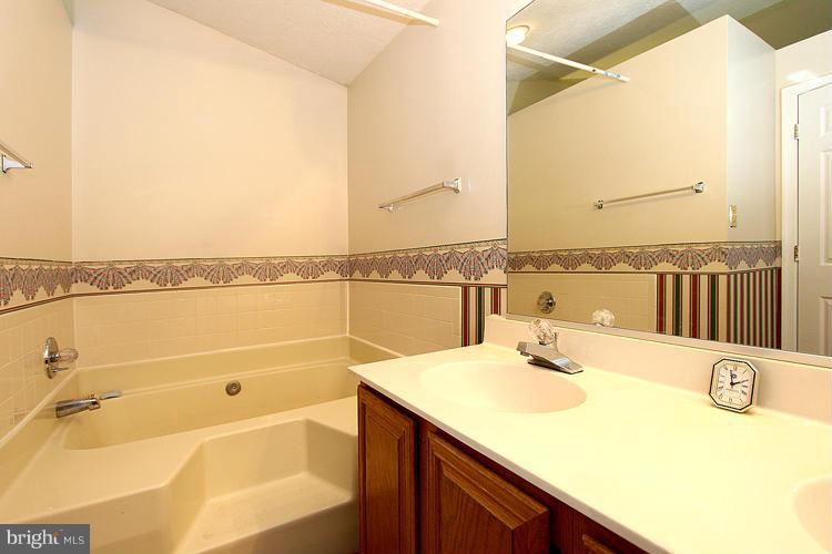 3045 Memory Lane Silver Spring, MD 20904 - Photo 11 of 21 Bath (Master)