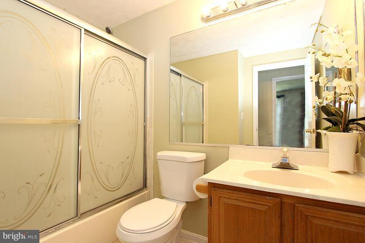 3045 Memory Lane Silver Spring, MD 20904 - Photo 15 of 21 Bath