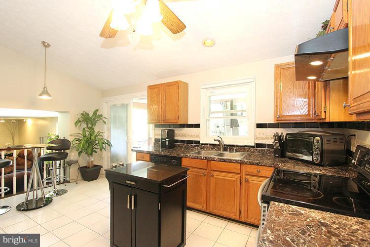3045 Memory Lane Silver Spring, MD 20904 - Photo 7 of 21 Kitchen