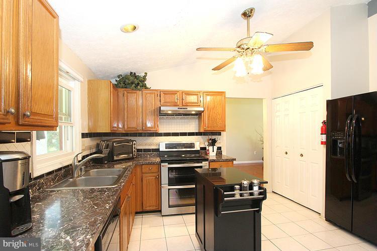 3045 Memory Lane Silver Spring, MD 20904 - Photo 8 of 21 Kitchen