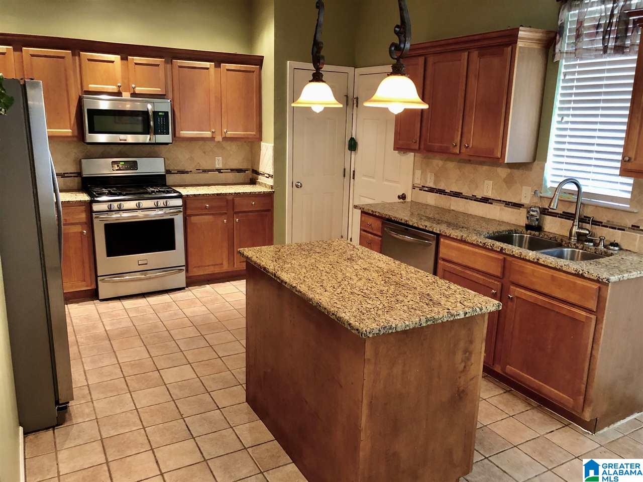 8152 Becker Lane Leeds, AL 35094 - Photo 5 of 19