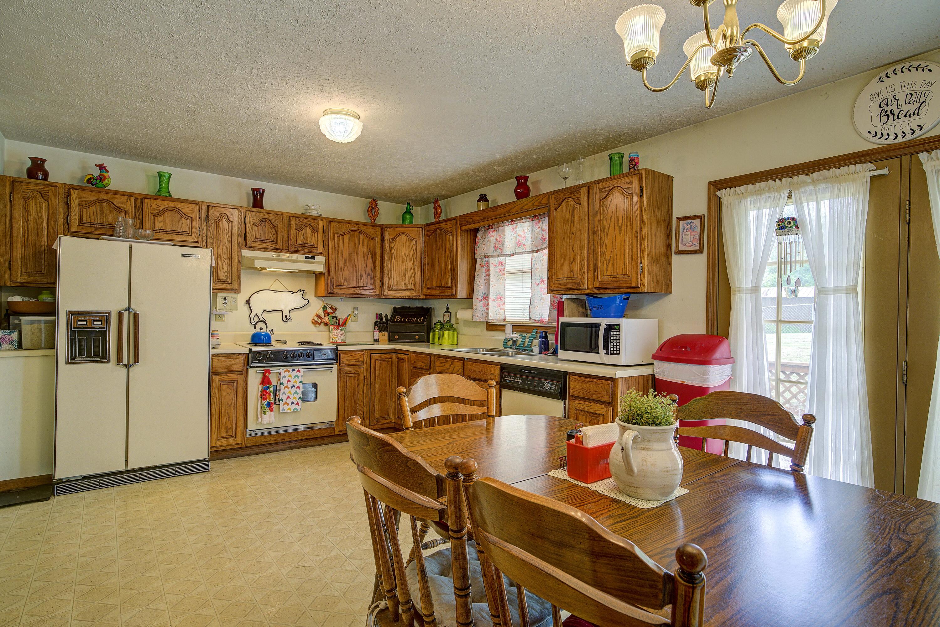 149 Fairridge Road Johnson City, TN 37604 - Photo 7 of 17 E837E3B8-33C9-497C-B71C-01497951772A
