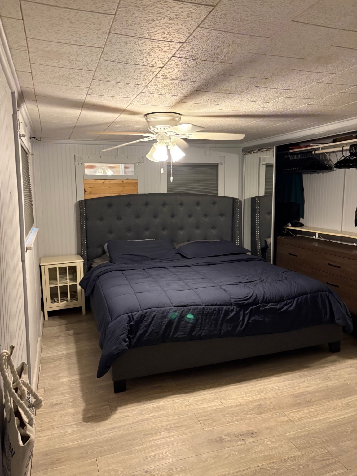 4915 West Farm To Market 1462 Rosharon, TX 77583 - Photo 14 of 17 a bedroom with a bed and a night stand