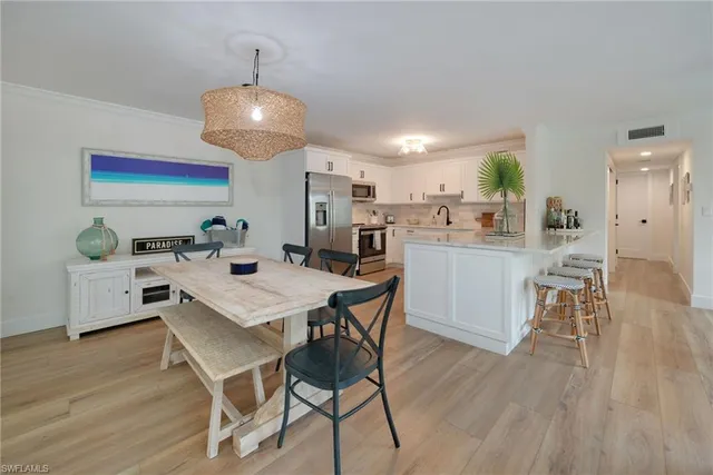 $7,500 | 1950 Gulf Shore Boulevard North, Unit 113, Naples, FL 34102