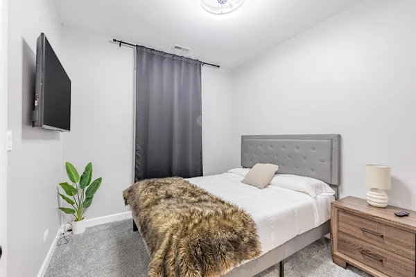 $2,850 | 4634 South Langley Avenue, Unit 3, Chicago, IL 60653
