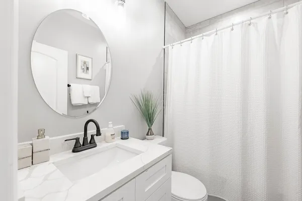$2,850 | 4634 South Langley Avenue, Unit 3, Chicago, IL 60653