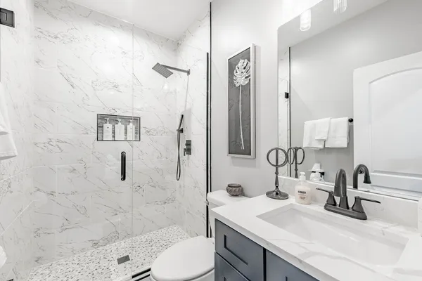 $2,850 | 4634 South Langley Avenue, Unit 3, Chicago, IL 60653