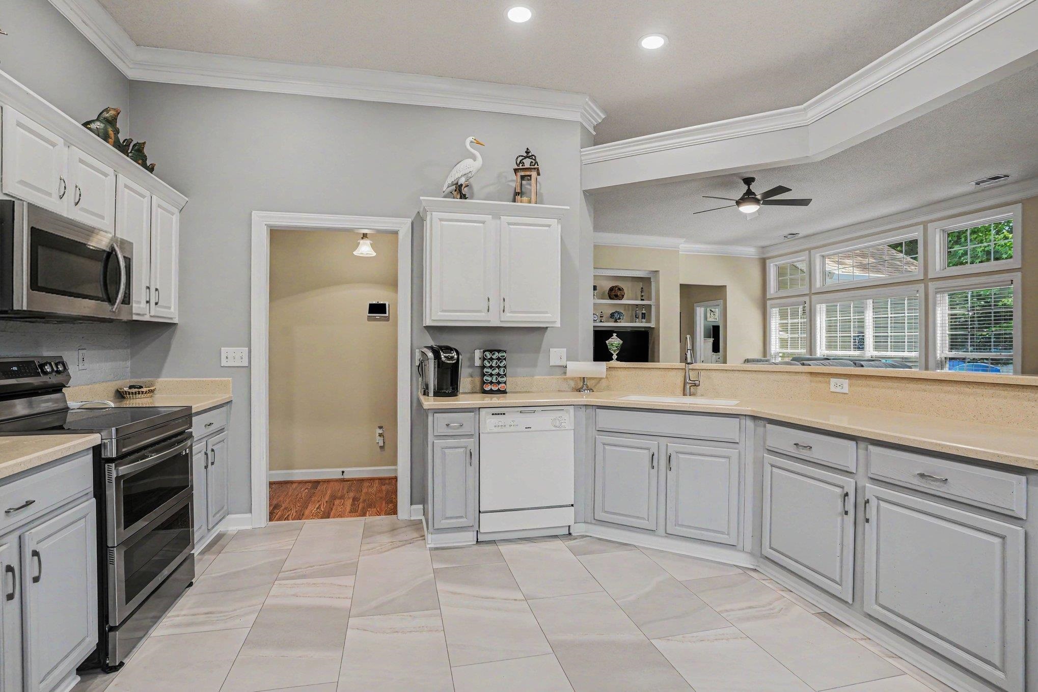 9835 Winchester Court Murrells Inlet, SC 29576 - Photo 11 of 41