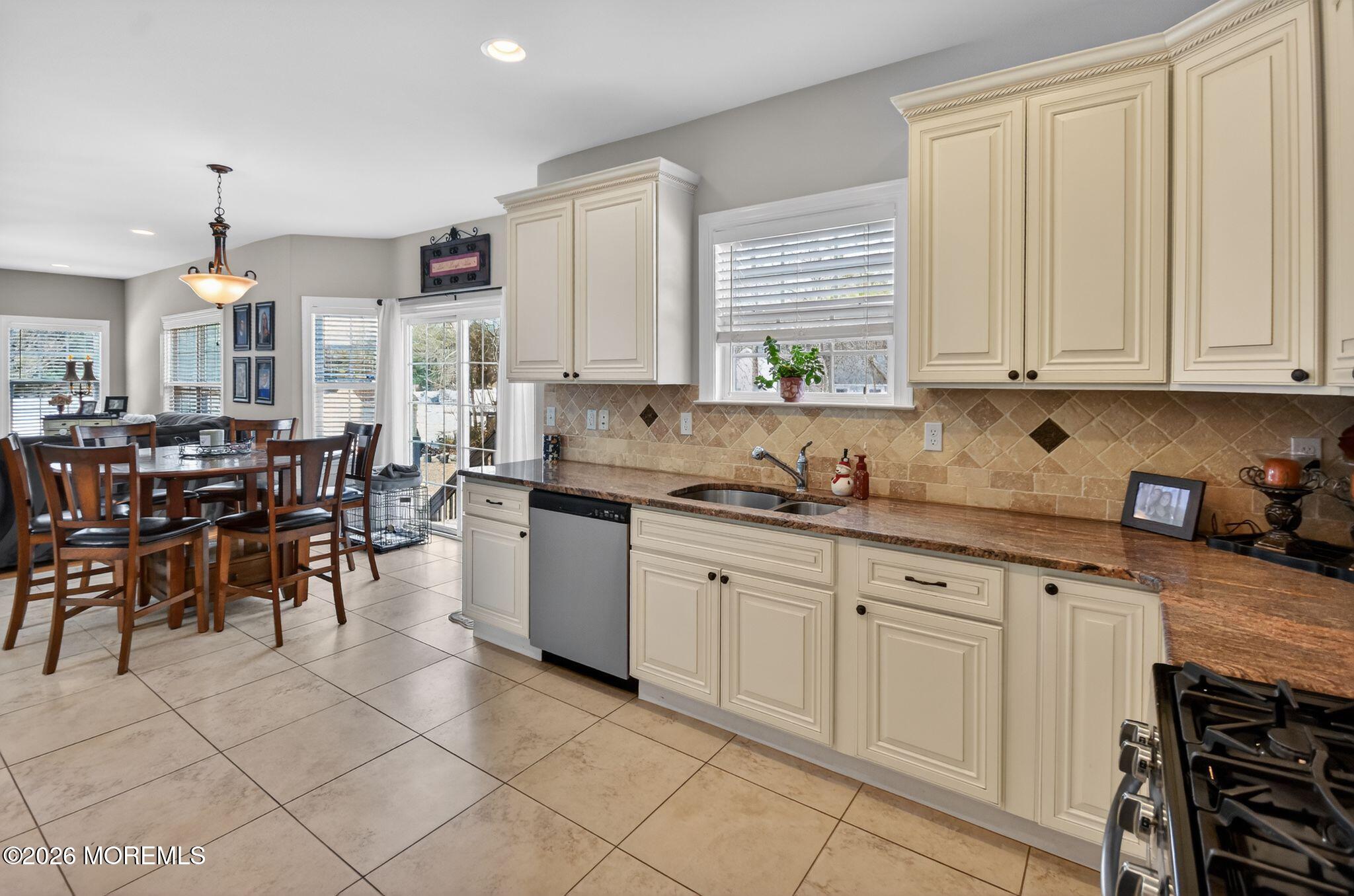 95 Savannah Road Toms River, NJ 08757 - Photo 20 of 39 46_95_Savannah_Rd_Toms_River_NJ_08757-Ki