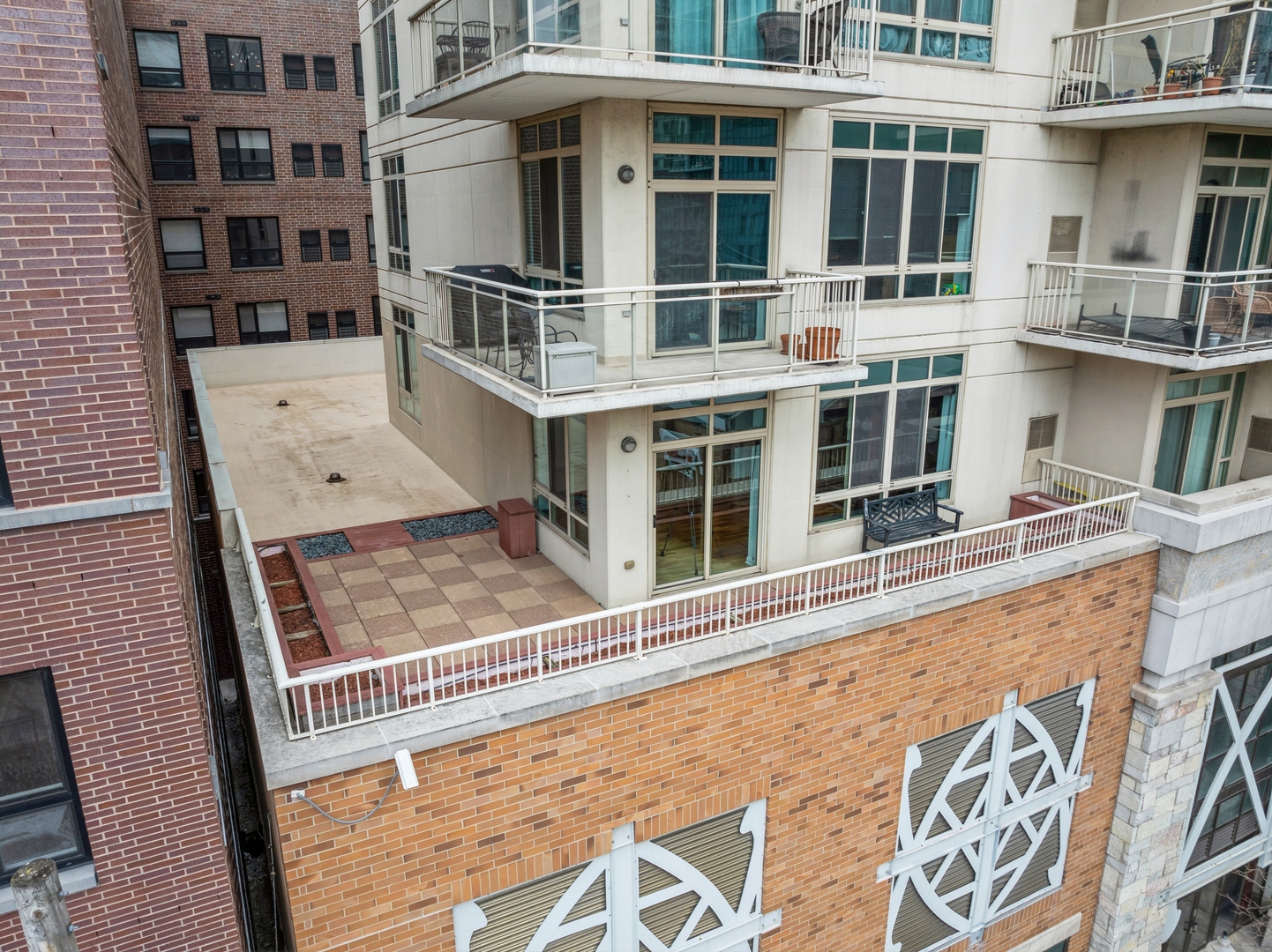 230 West Division Street, Unit 501 Chicago, IL 60610 - Photo 25 of 27 a front view of a building with a lot of windows