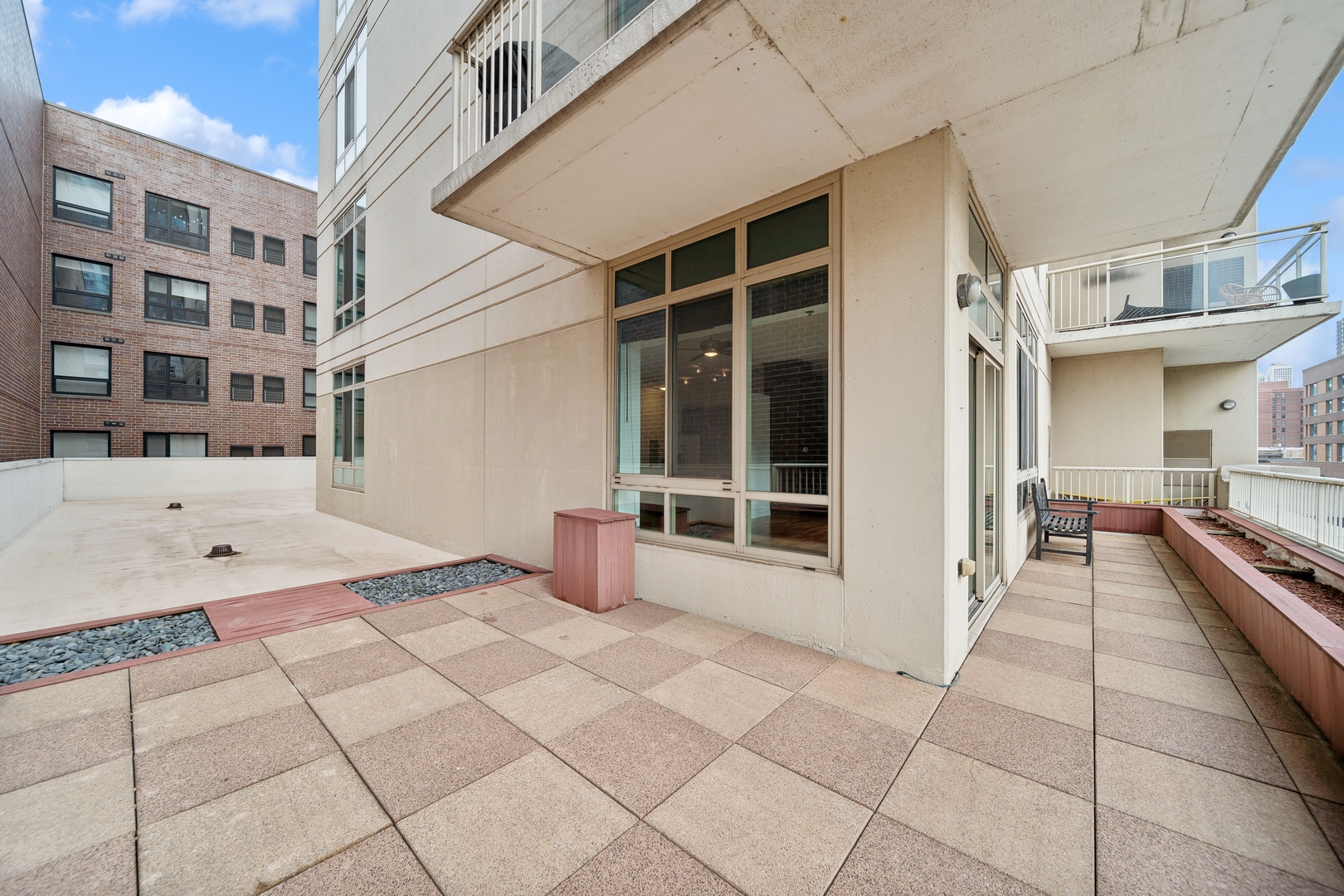 230 West Division Street, Unit 501 Chicago, IL 60610 - Photo 3 of 27