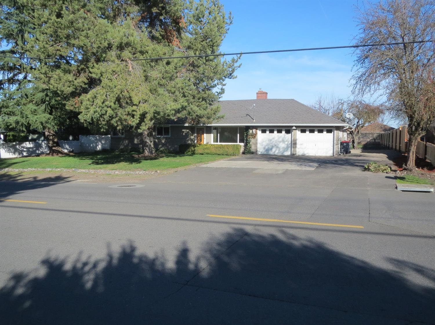 3143 Delta Waters Road Medford, OR 97504 - Photo 2 of 17 Additional Photo