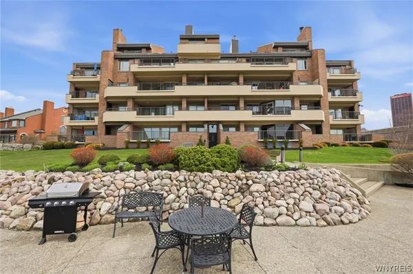 $375,000 | 40 Waterfront Circle, Unit 406, Buffalo, NY 14202