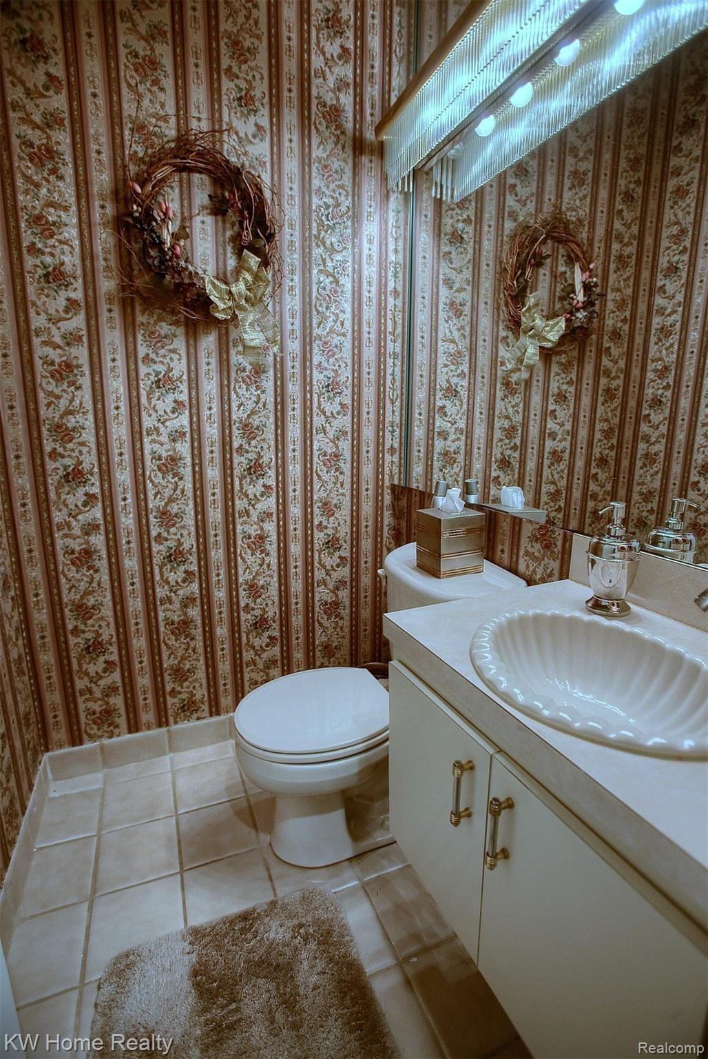 7074 Springridge Road West Bloomfield, MI 48322 - Photo 16 of 34 16-Half Bath.jpg