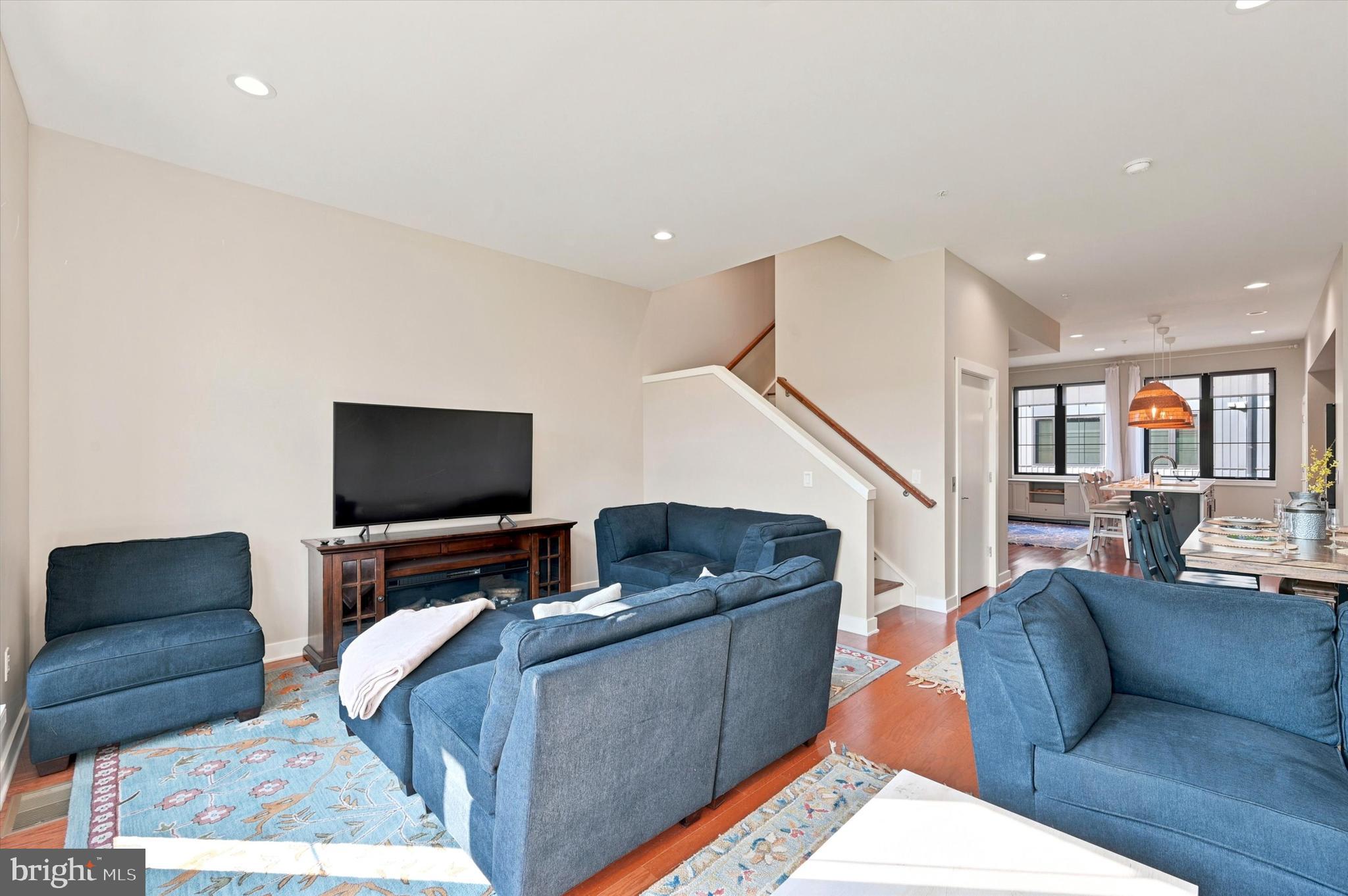 4561 Riverside Way Philadelphia, PA 19127 - Photo 19 of 38