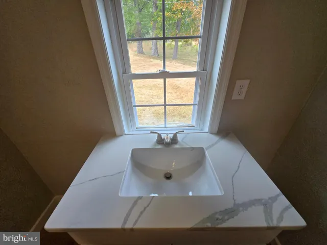 $224,000 | 589 Pine Grove Road, Berkeley Springs, WV 25411