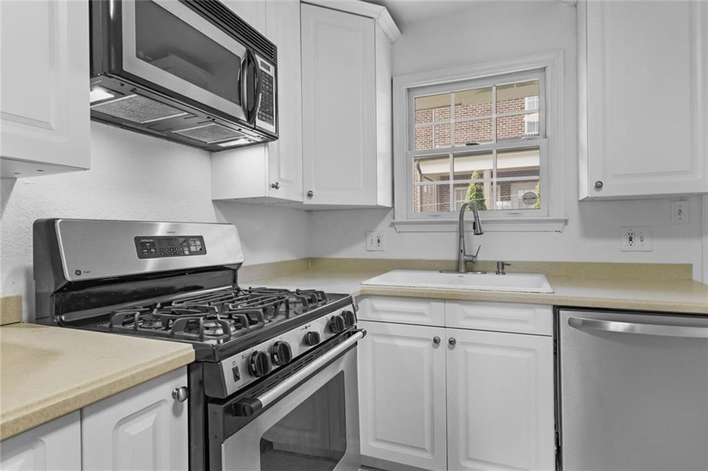 869 Briarcliff Road Northeast, Unit B11 Atlanta, GA 30306 - Photo 9 of 27